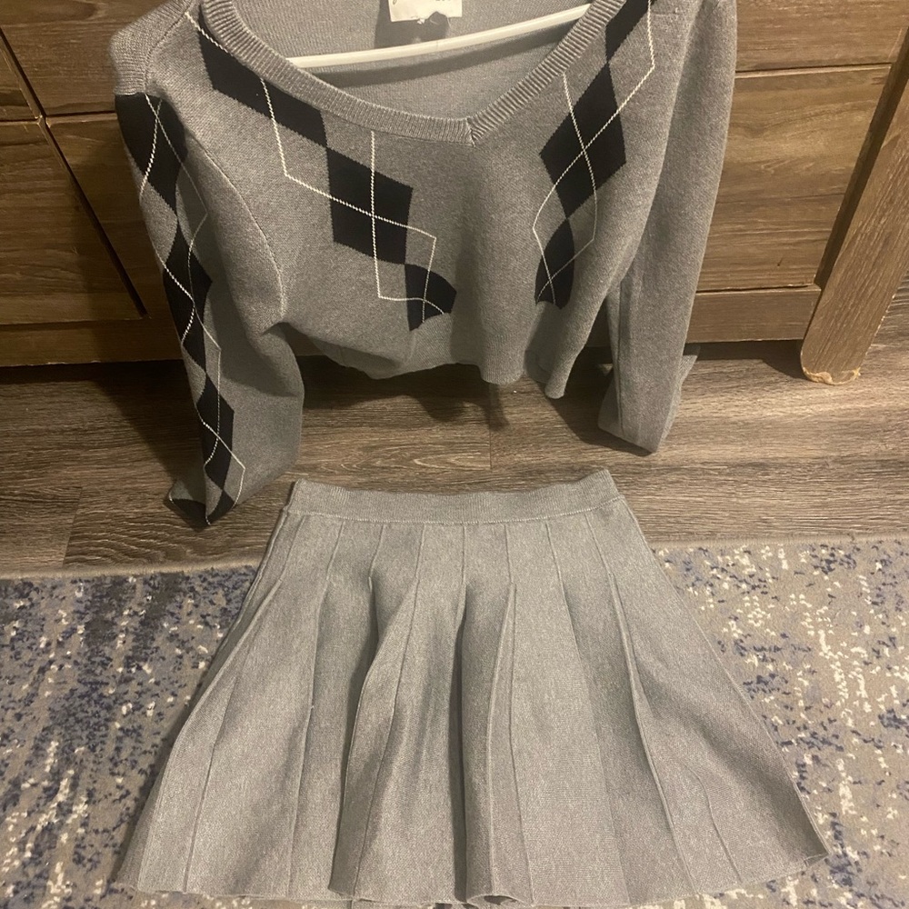 Gray Argyle Sweater - Picture 3 of 3